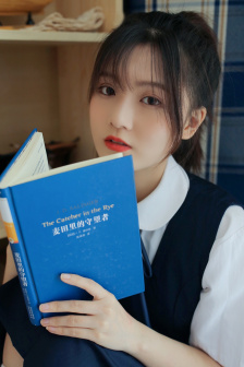 美女粉嫩酥胸